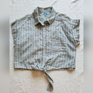 LIKE NEW She and Sky Sage Green Button Down Crop Top with Cap Sleeves
